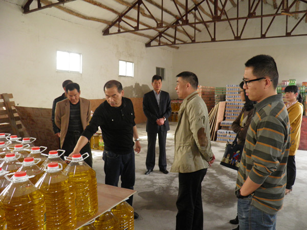 省國資委第二監事會(huì )辦事處王正發(fā)一行到固鎮縣公司調研指導工作