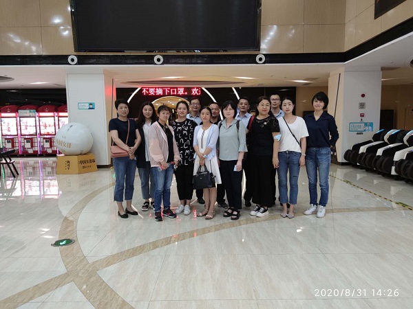 安徽鹽業(yè)地產(chǎn)集團公司機關(guān)第一、第二黨支部組織觀(guān)看愛(ài)國主義題材影片《八佰》