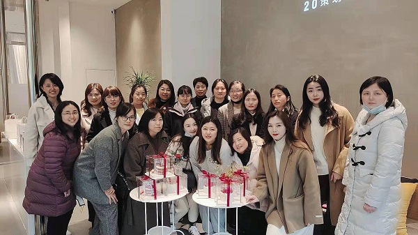 巧手做烘焙，甜蜜好時(shí)光——地產(chǎn)集團工會(huì )舉辦婦女節主題烘焙活動(dòng)