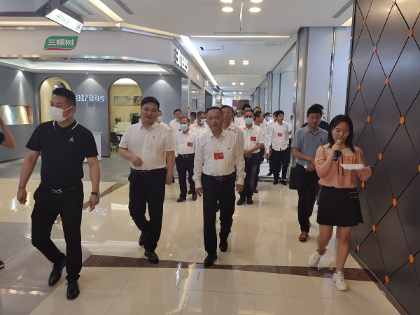 定遠縣委書(shū)記鄒軍調研徽鹽地產(chǎn)定遠項目紅星美凱龍商場(chǎng)